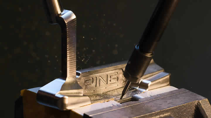 Milling alignment aid on putter